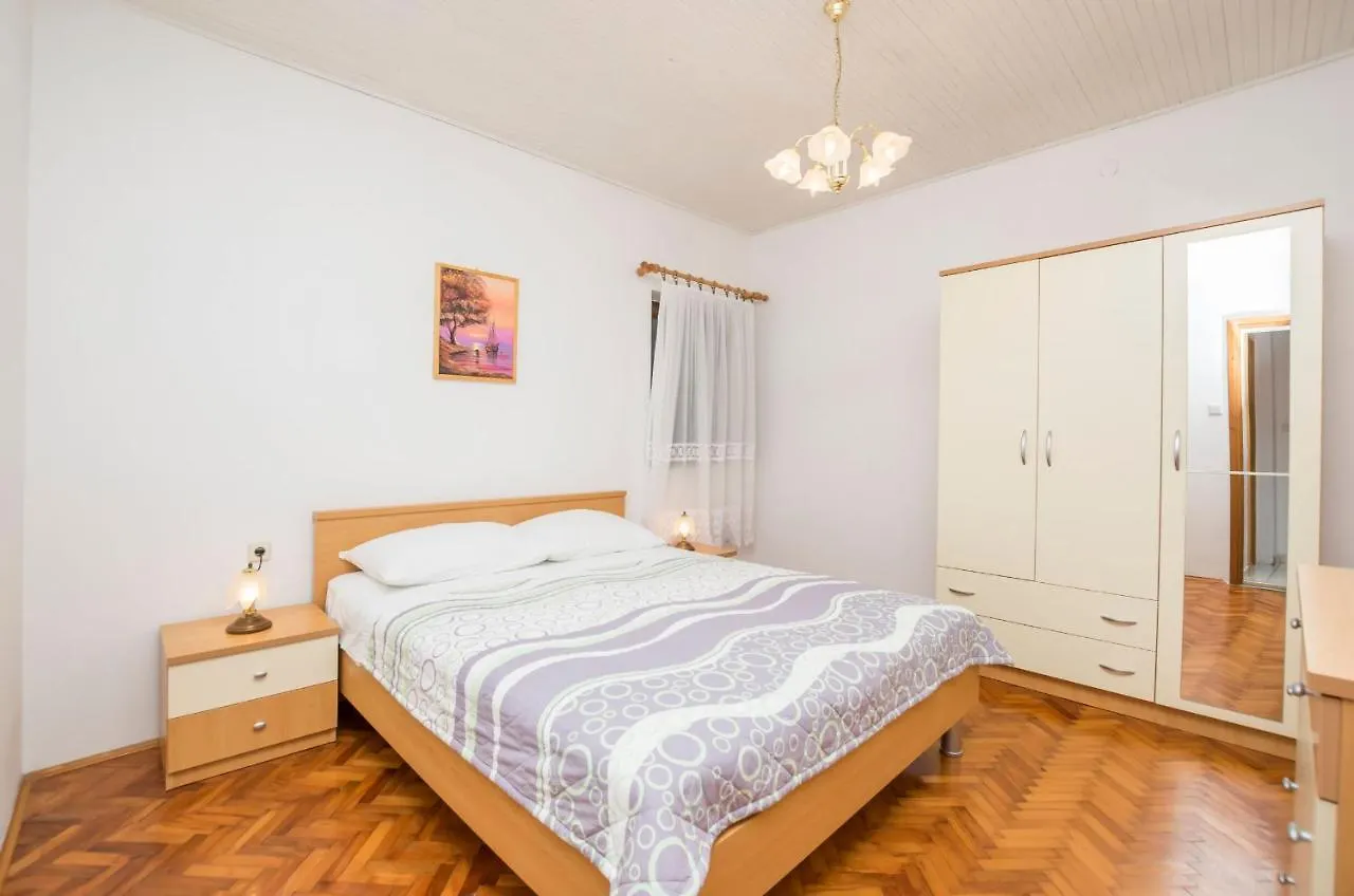 Apartments Tome Povljana Croatia