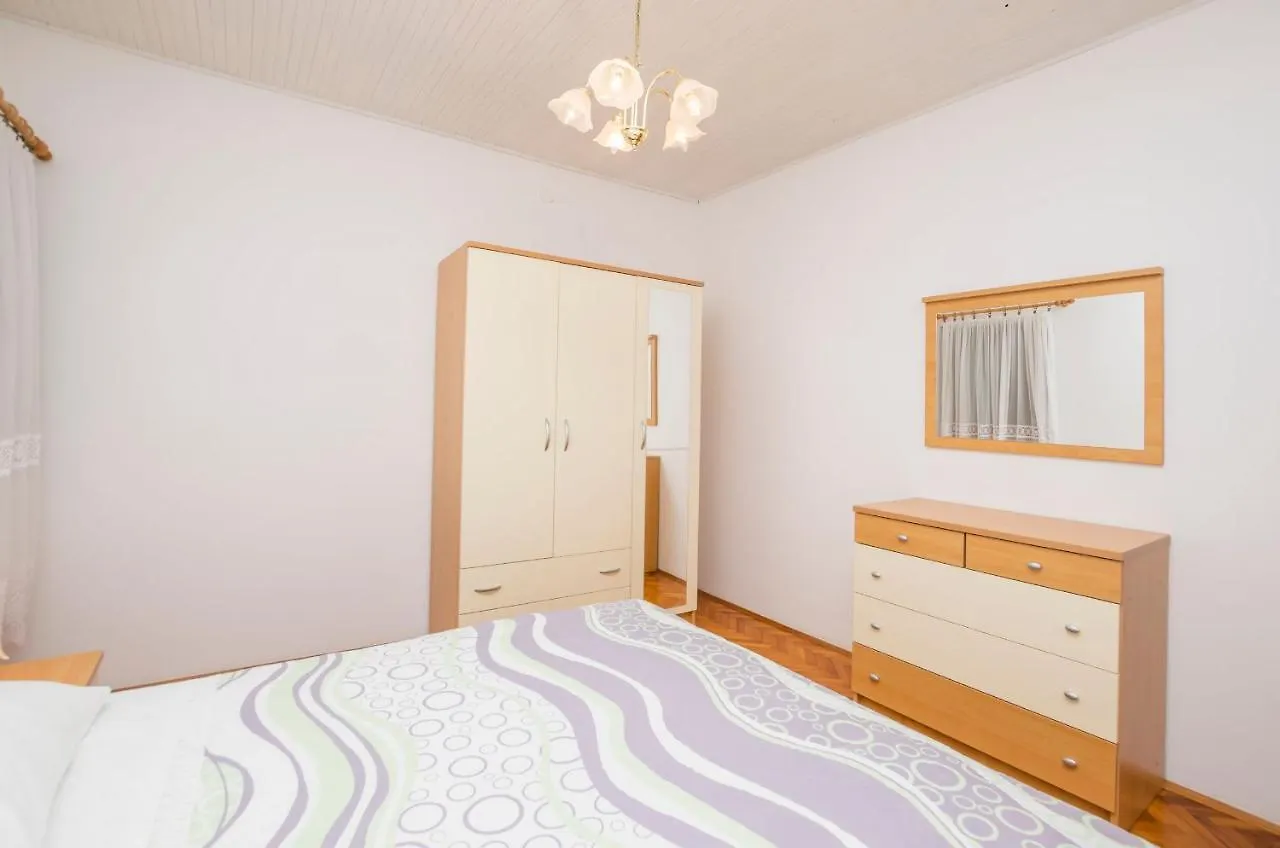Apartments Tome Povljana