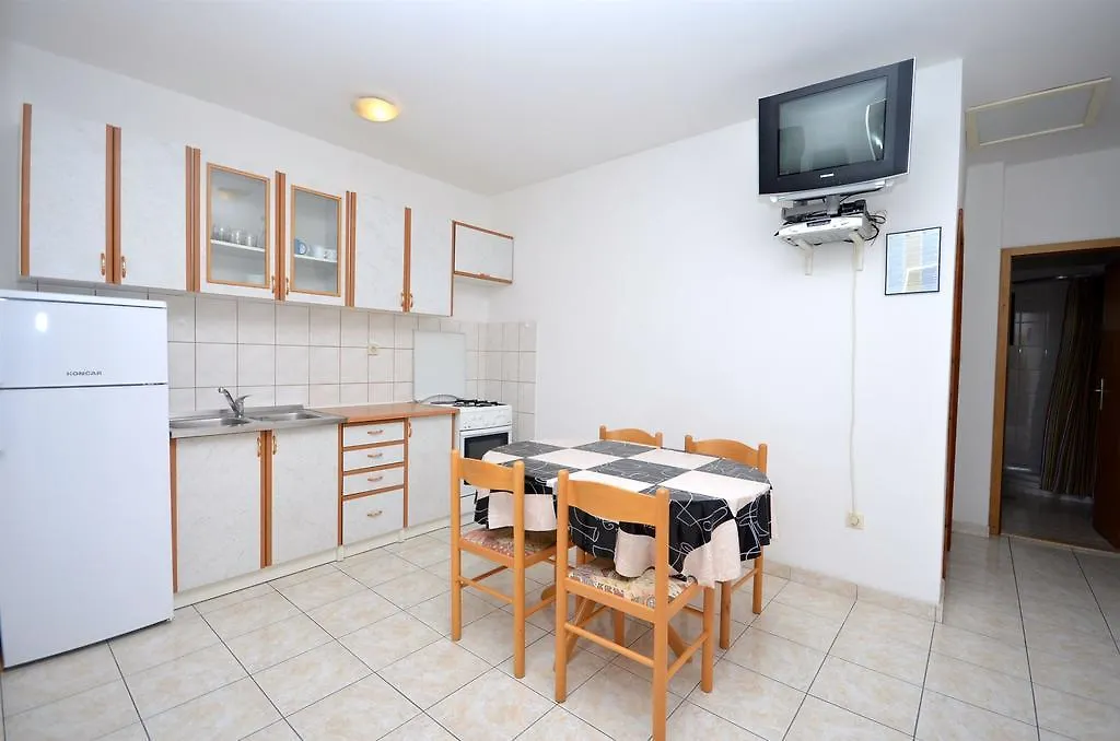 Apartments Tome Povljana