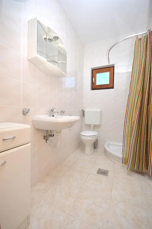 Apartments Tome Povljana Croatia