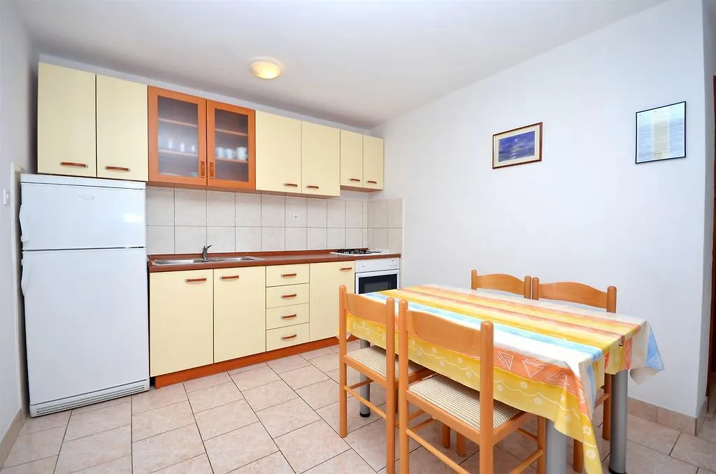 Apartments Tome Povljana Croatia