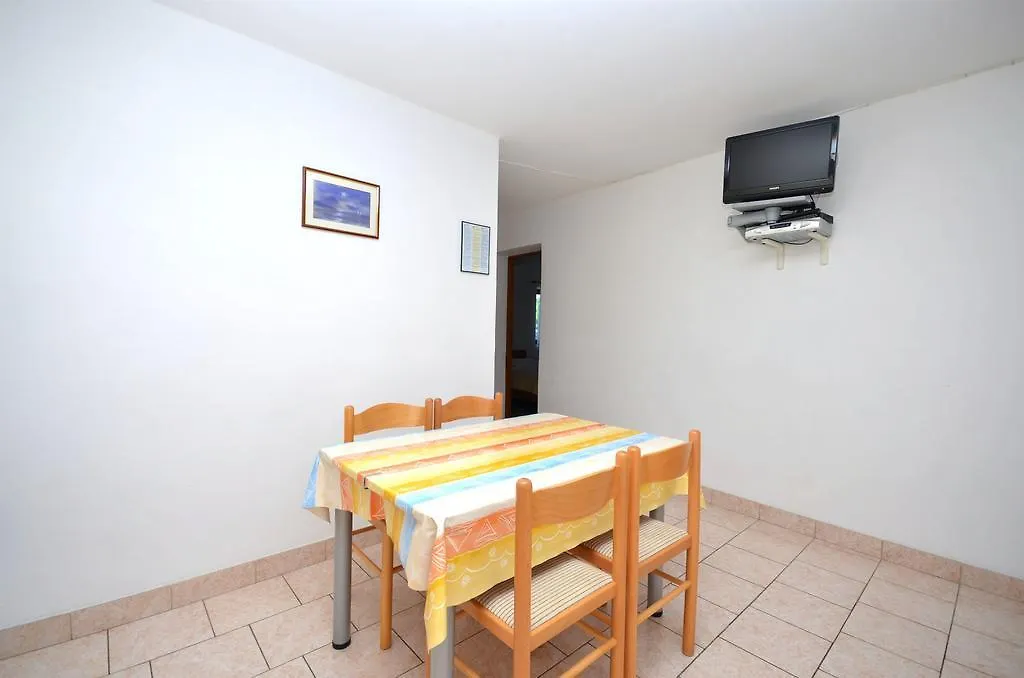 Apartments Tome Povljana 0*,