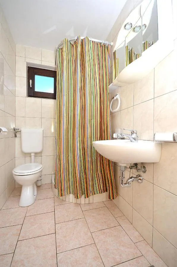 Apartments Tome Povljana