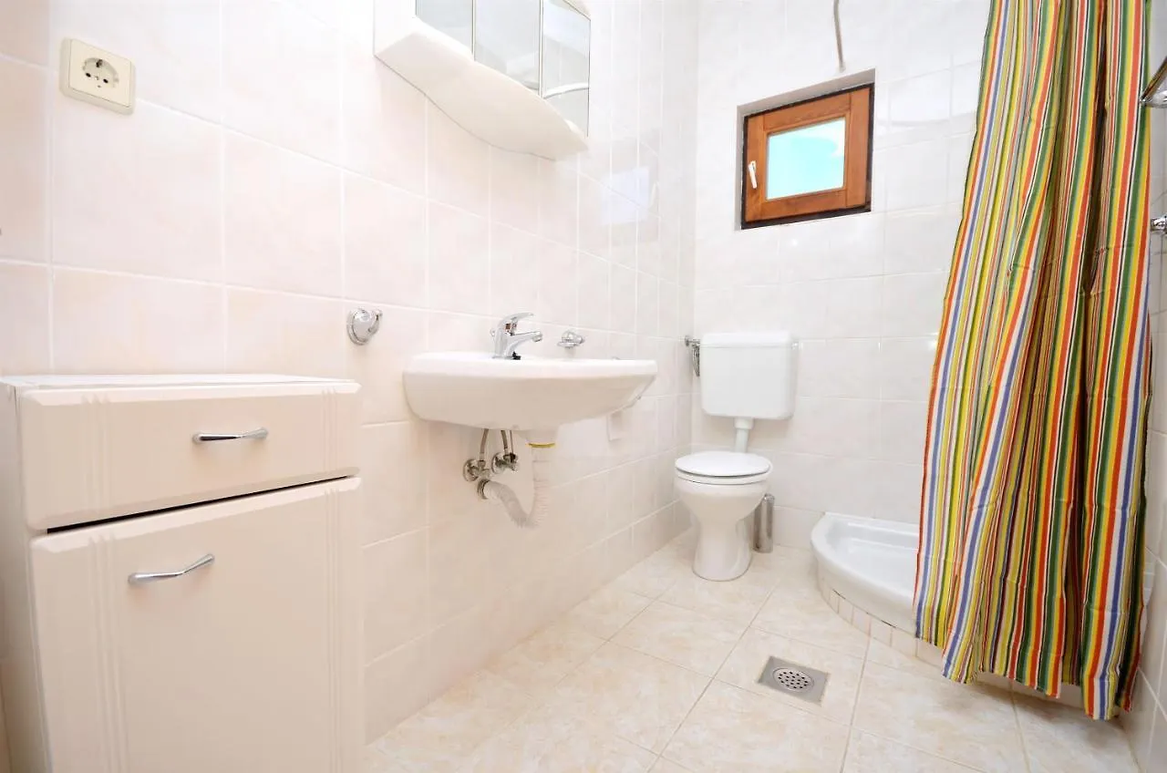 Apartments Tome Povljana