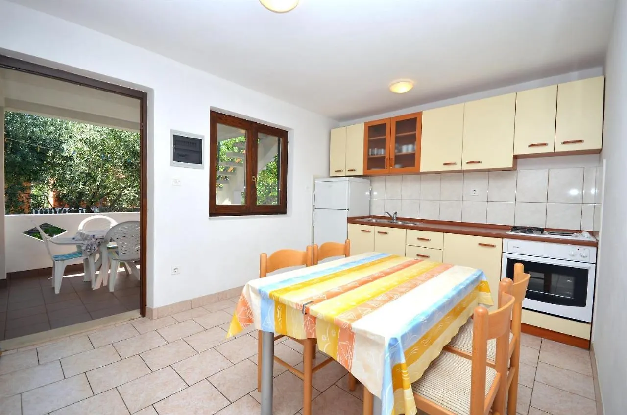Apartments Tome Povljana 0*,