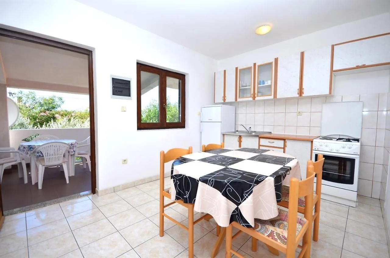 Apartments Tome Povljana